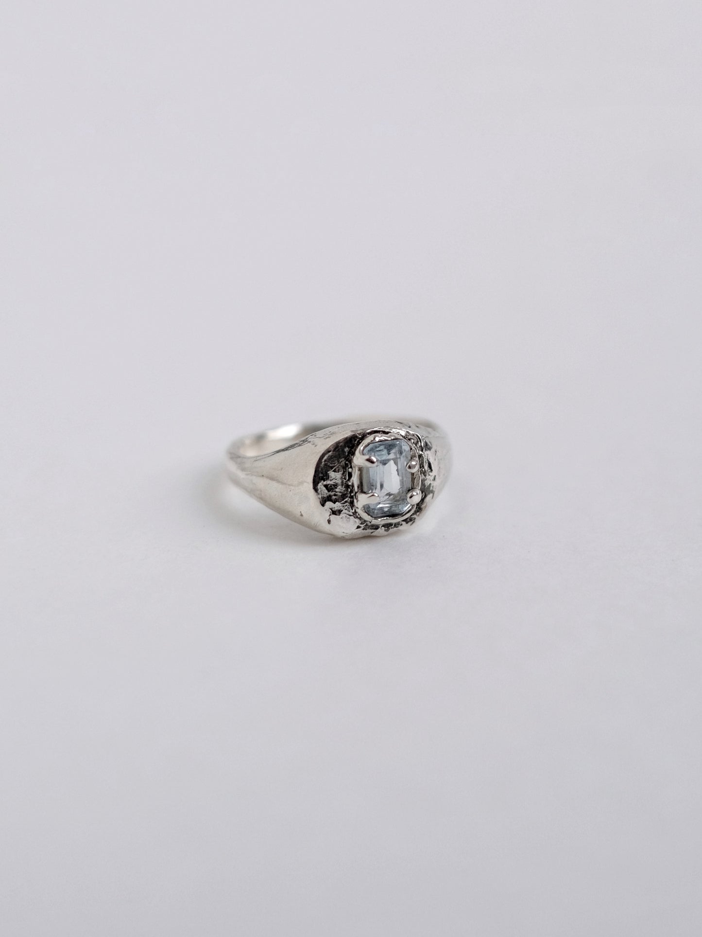 Ring with topaz 16.5 / 12
