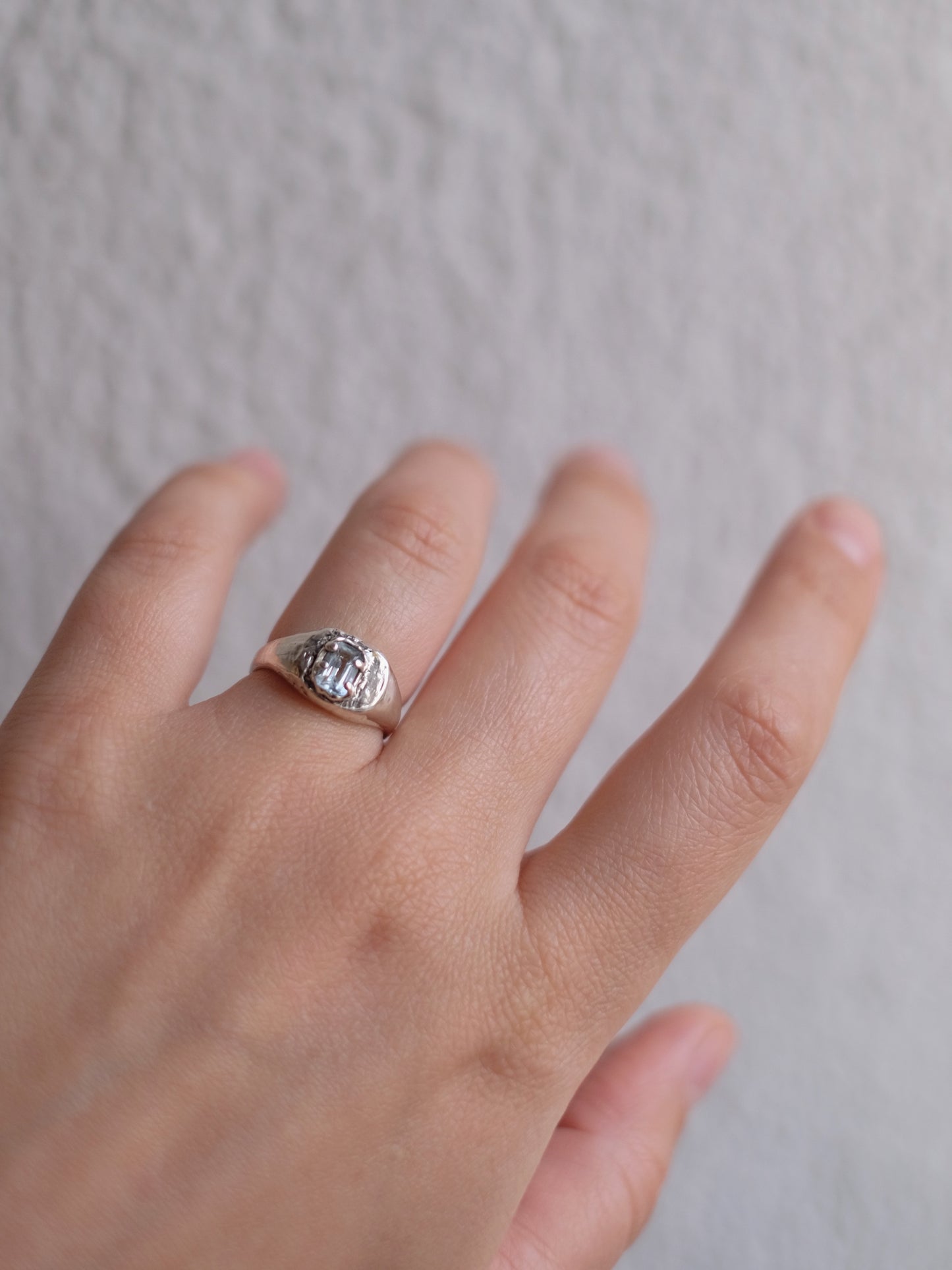 Ring with topaz 16.5 / 12