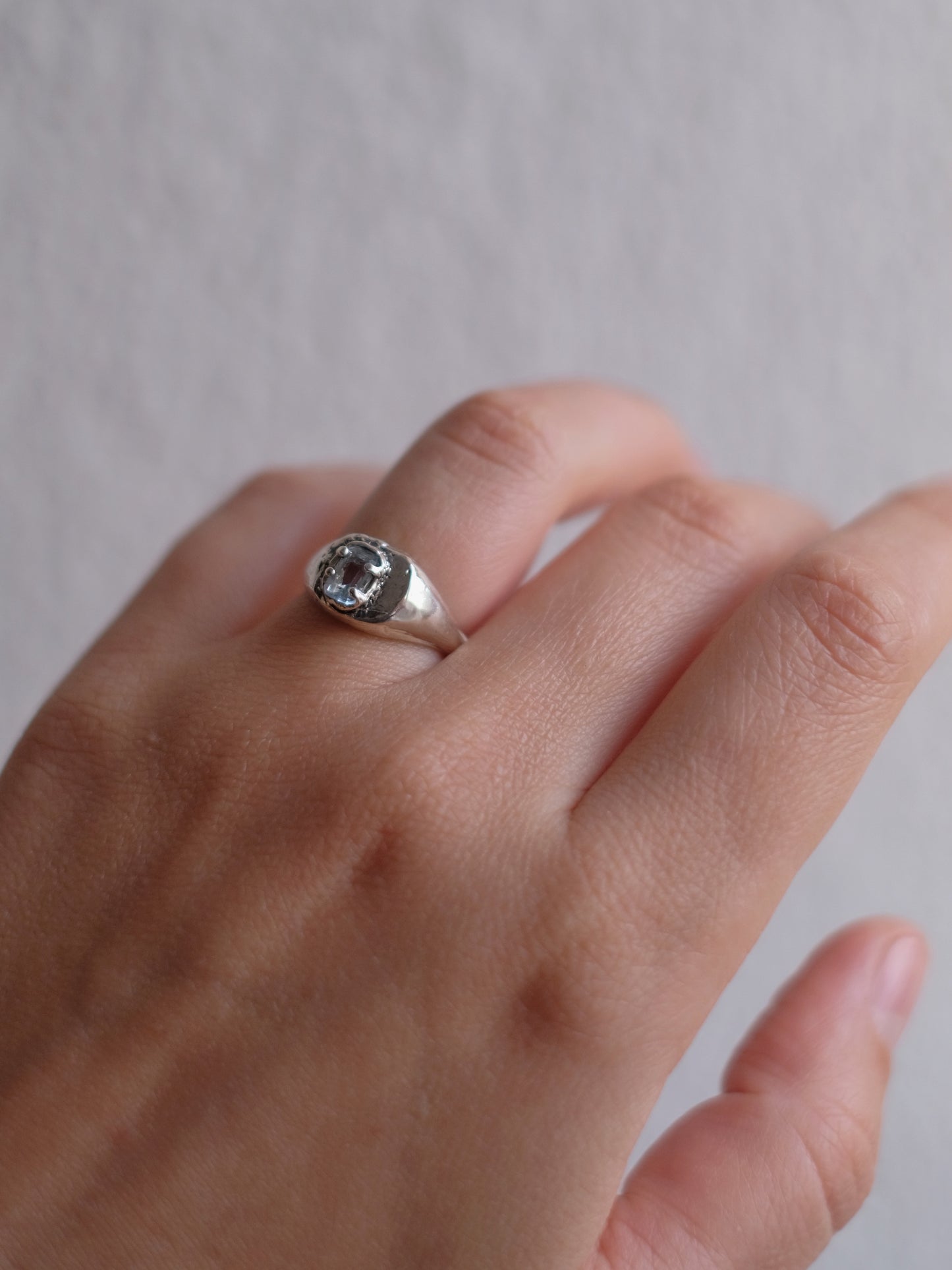 Ring with topaz 16.5 / 12