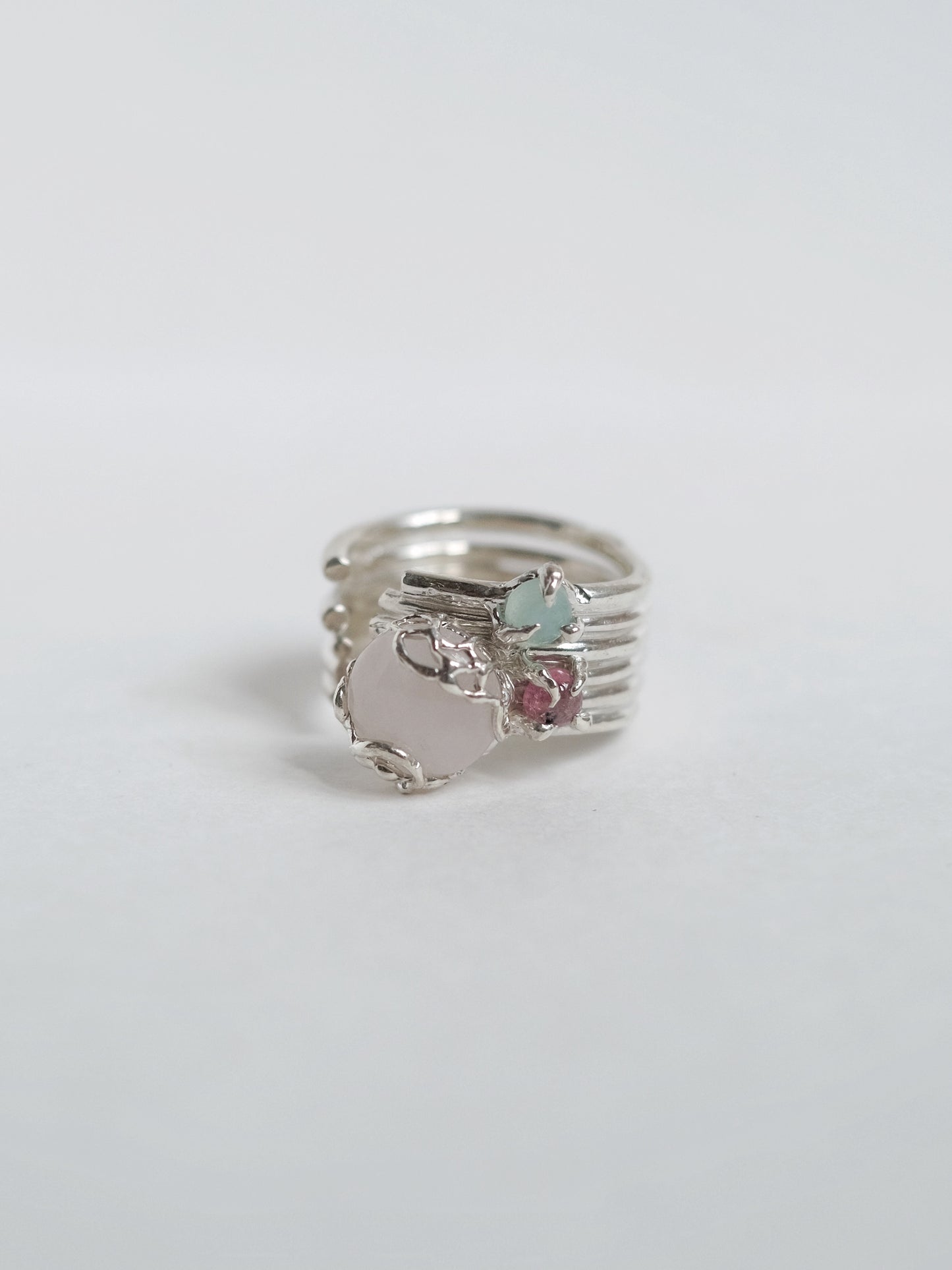 Ring with "Rose quartz, chalcedony and tourmalt"