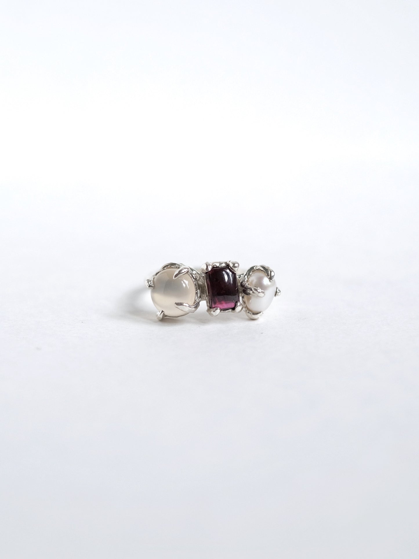 Ring with "Garnet pearl chalcedony"