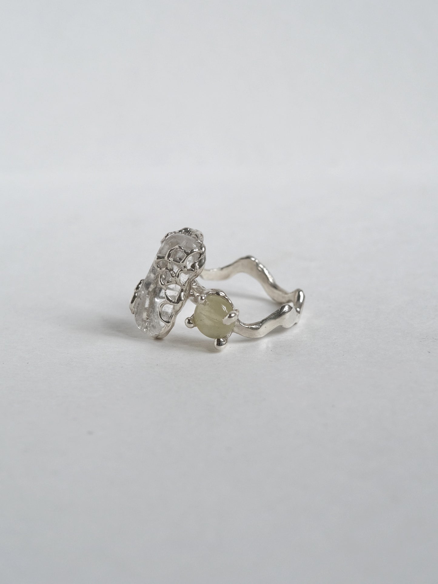 Ring with "Quartz and prehnitee"
