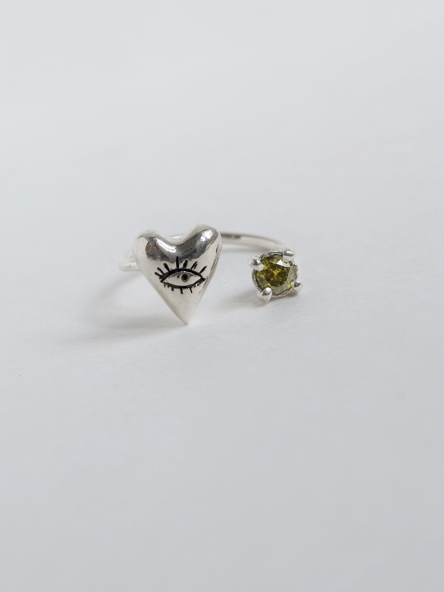 Ring Looking Heart with "Cubic zirconia green"