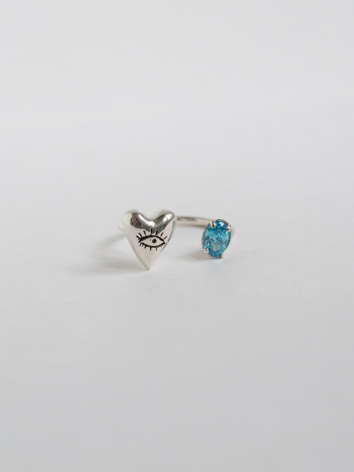 Ring Looking Heart with "Cubic zirconia"