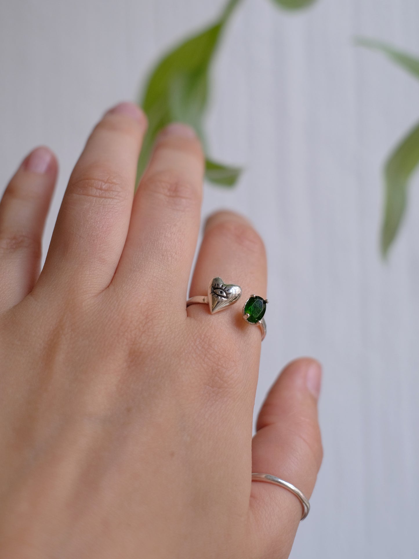 Anello Guarda Cuore con "Cromo diopside"