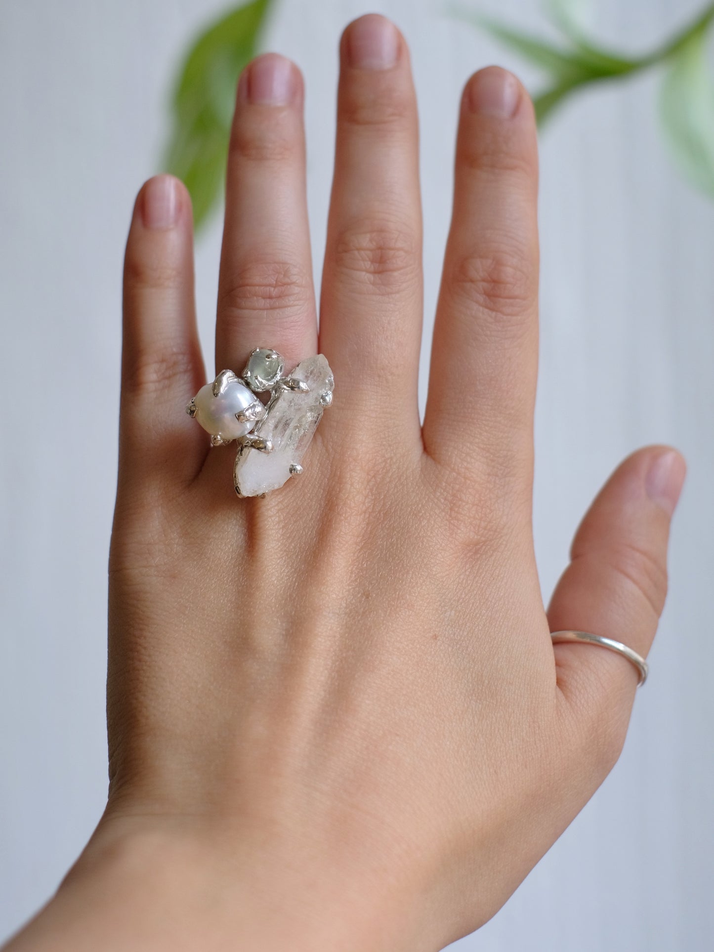 Ring with "Pearls, rock crystal and prehnite"