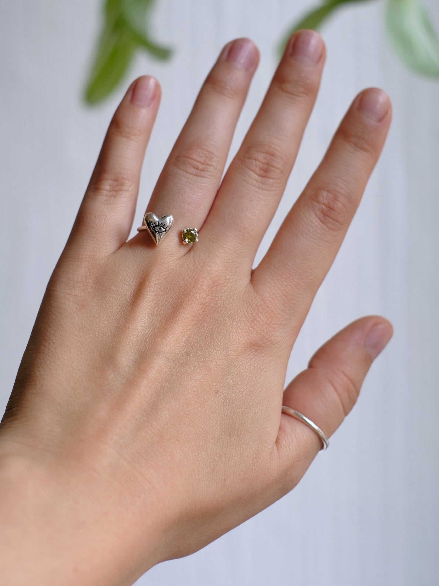 Ring Looking Heart with "Cubic zirconia green"