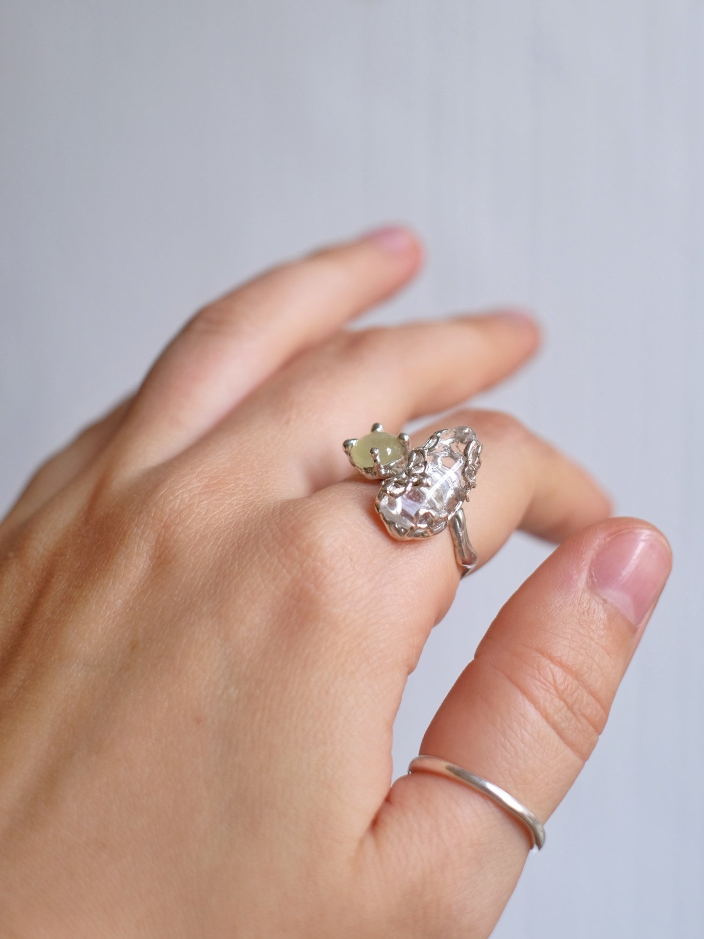 Ring with "Quartz and prehnitee"
