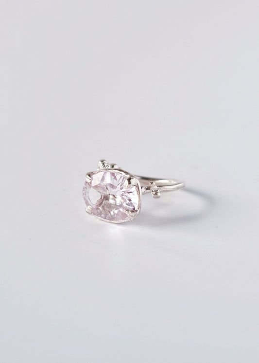 Ring mit großem rosa Amethyst