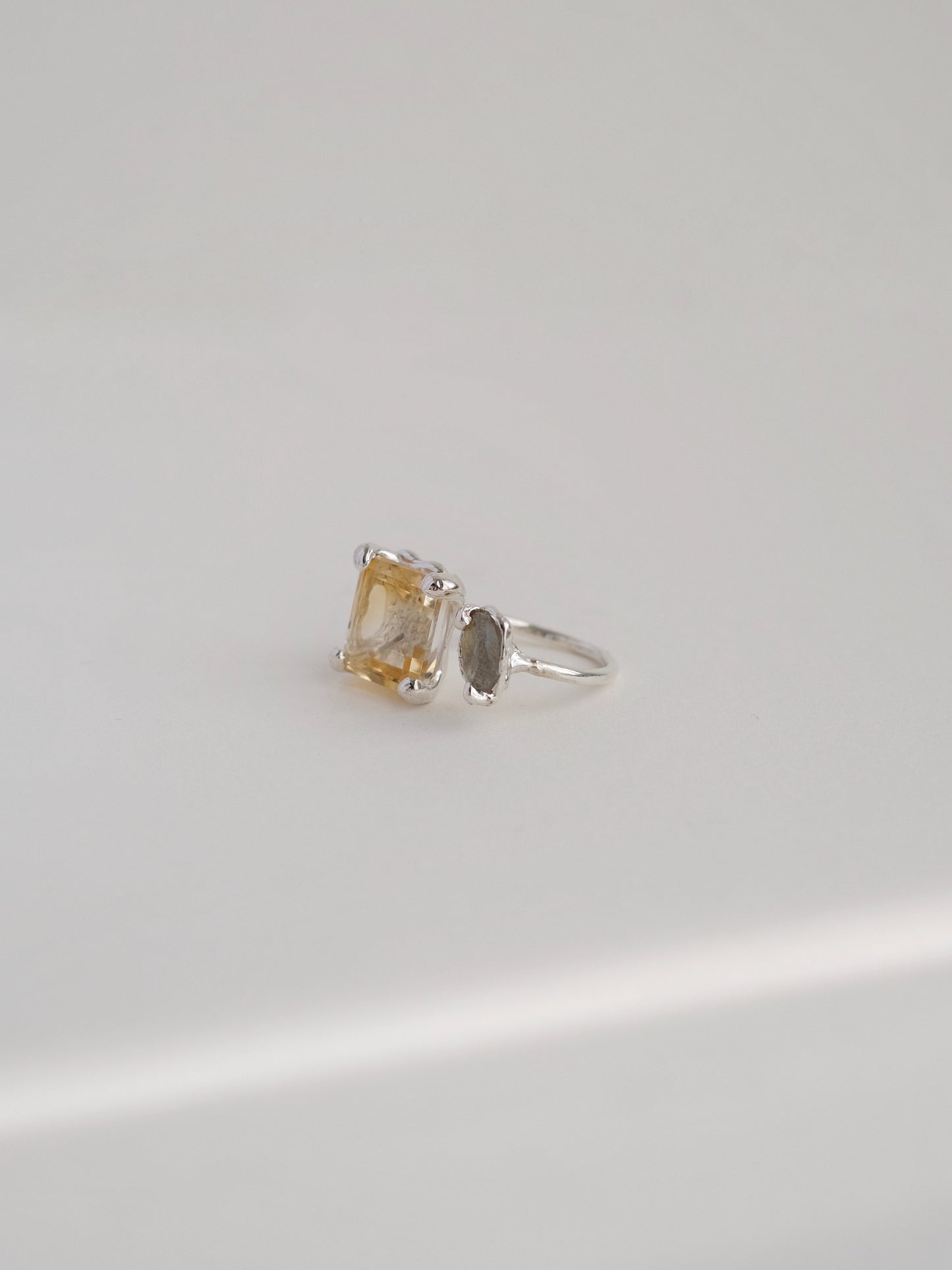 Ring "Embrace of the Stones"