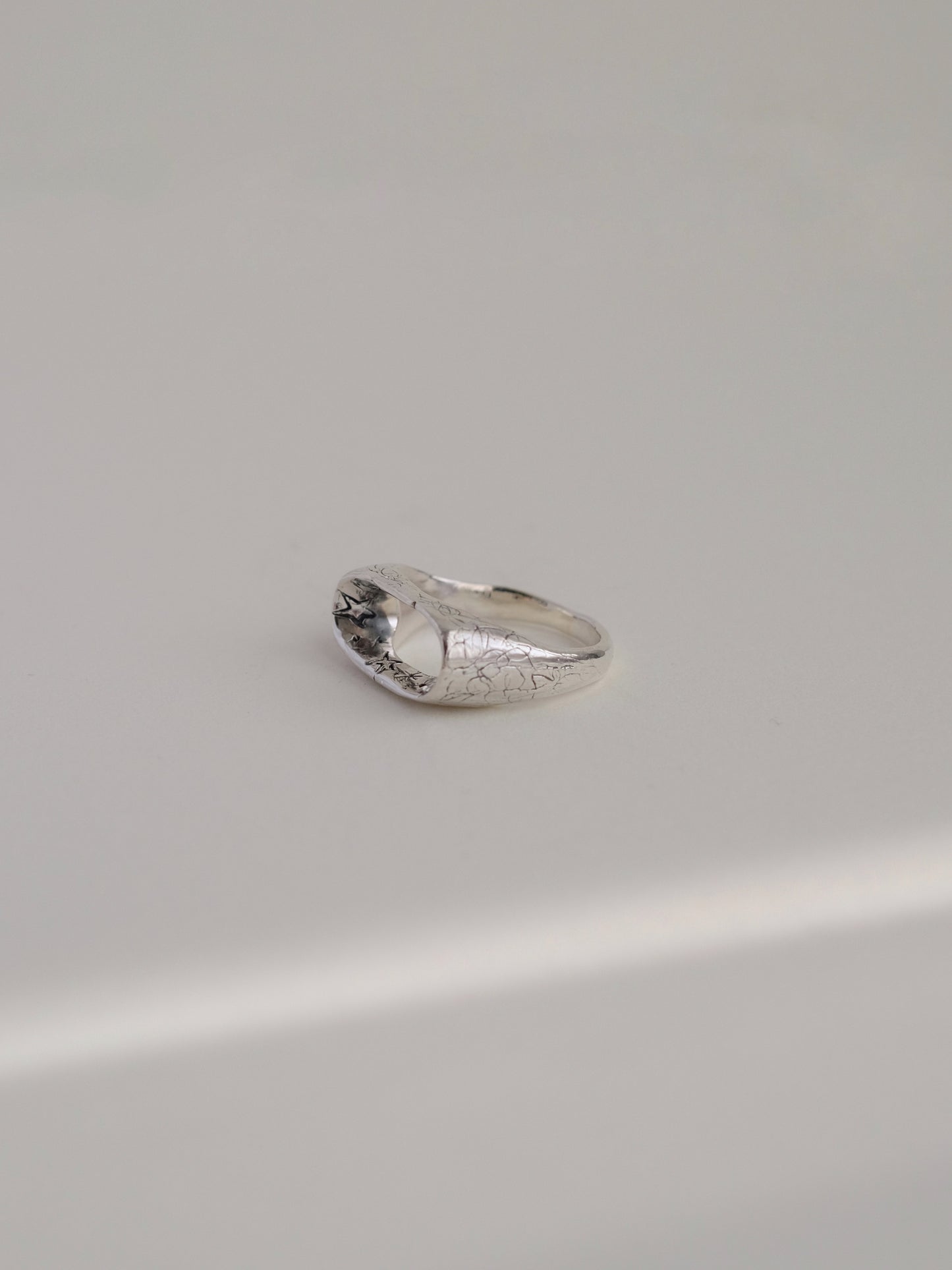 Ring "Hollow"