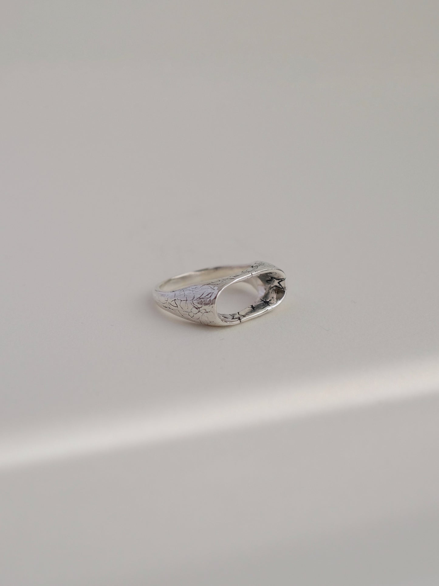 Ring "Hollow"