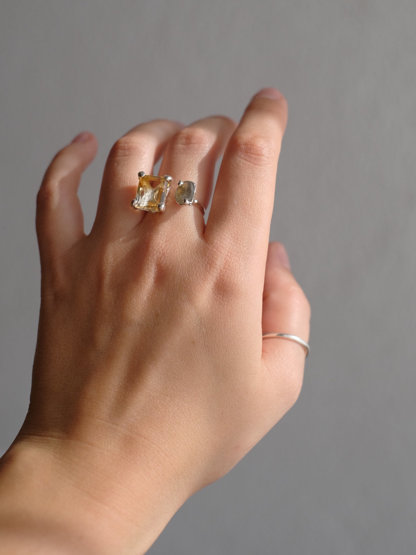 Ring "Embrace of the Stones"