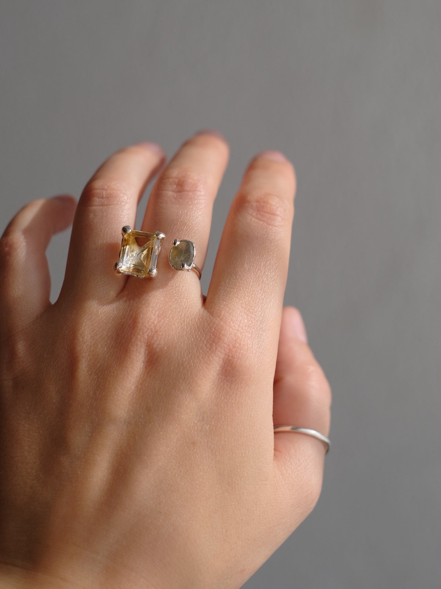 Ring "Embrace of the Stones"