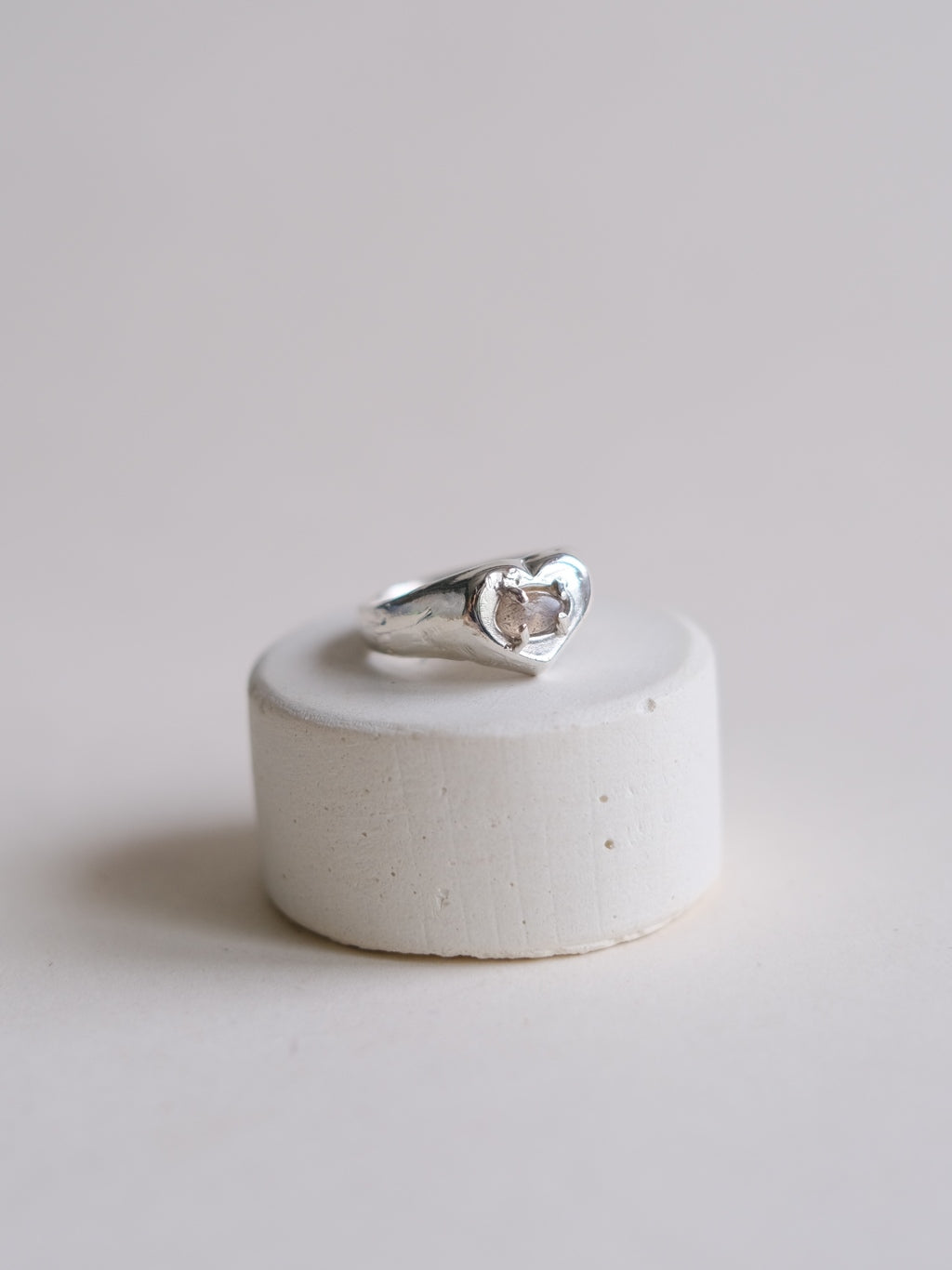 Ring with labradorite (5.5)
