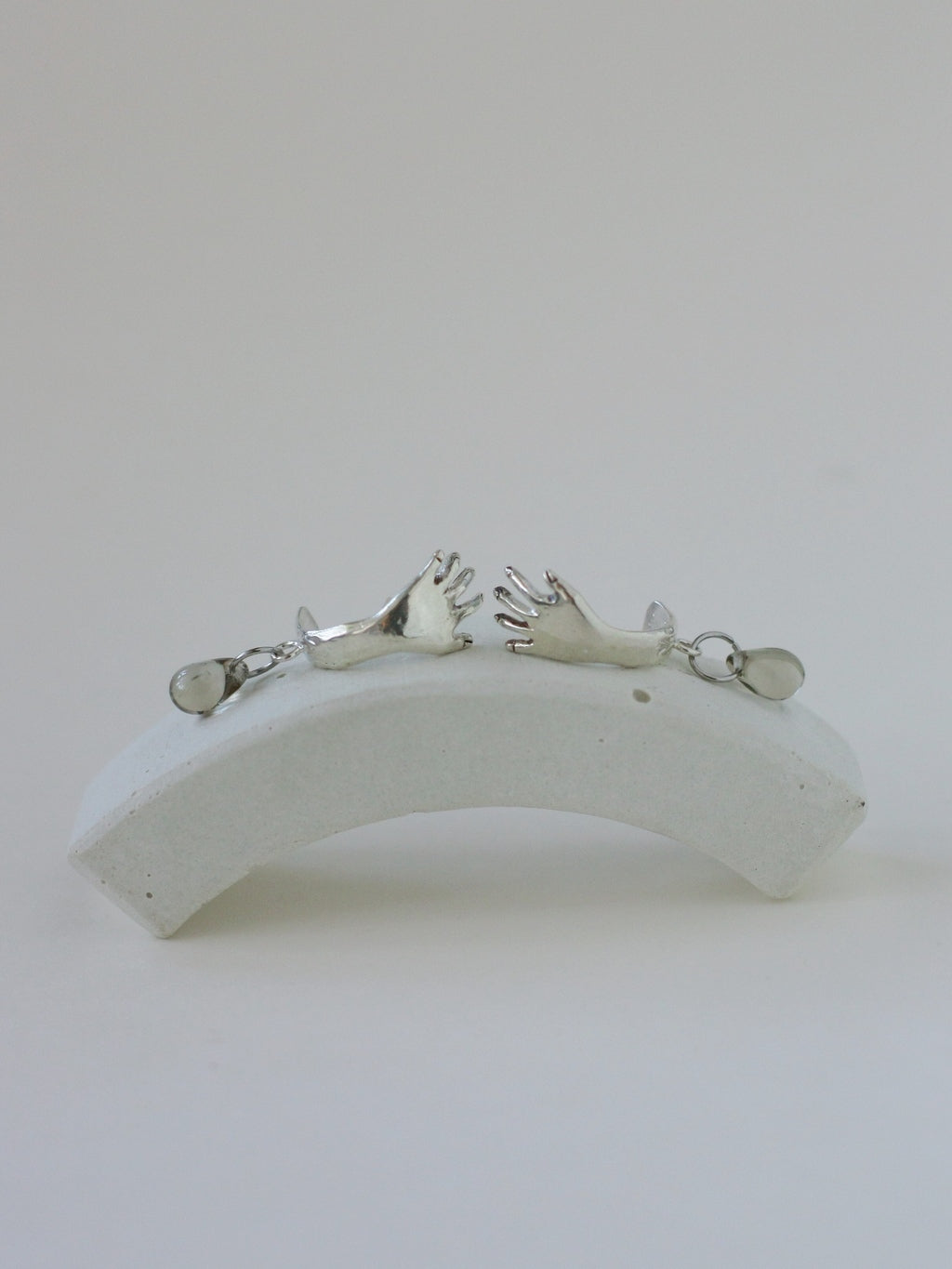 Earrings "I hugs your ear" limpid