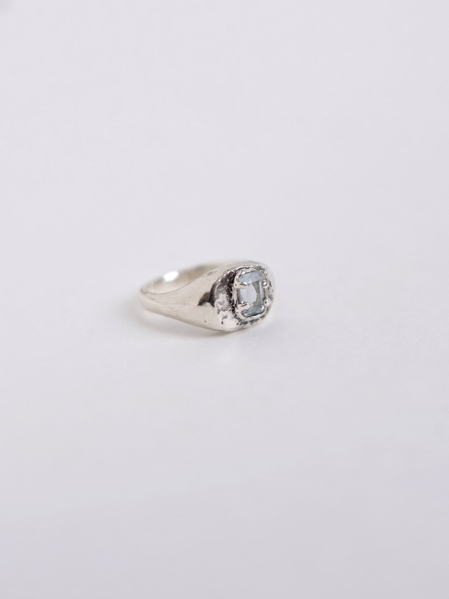 Ring with topaz 16.5 / 12