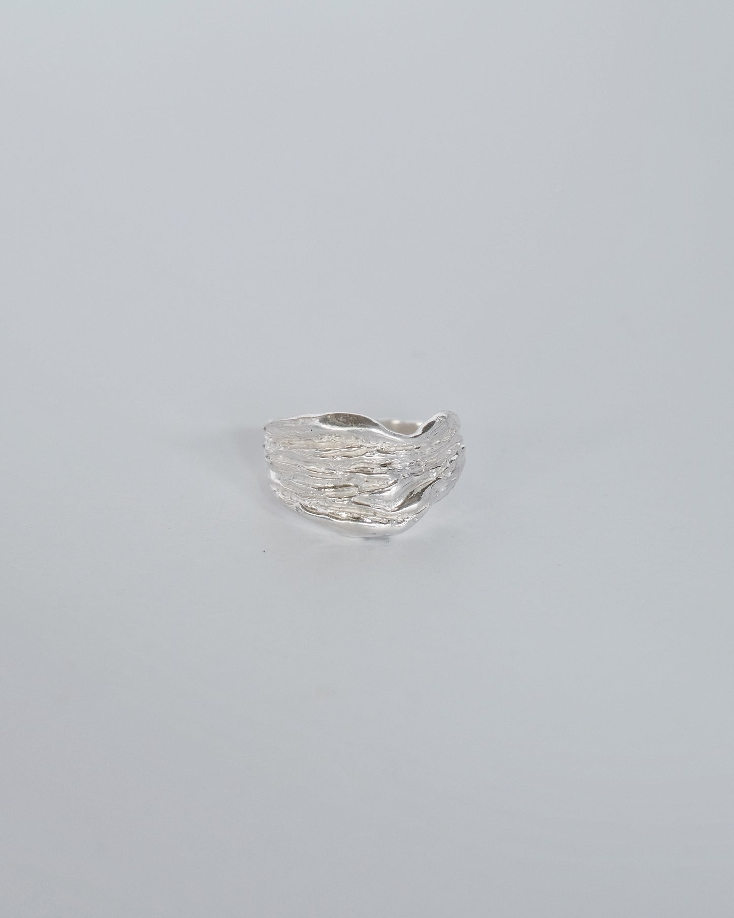 Ring "Khvylya" - Wellen-Siegelring aus Sterlingsilber