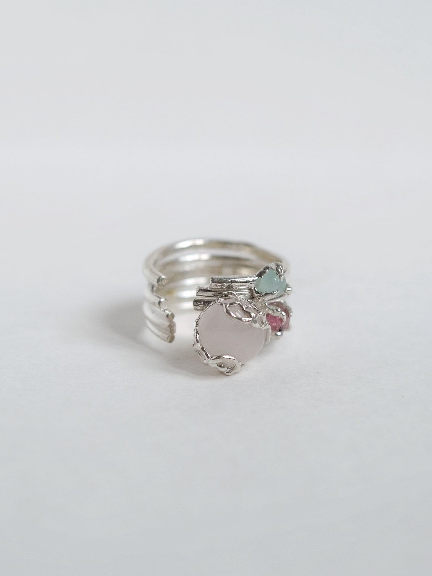 Ring with "Rose quartz, chalcedony and tourmalt"