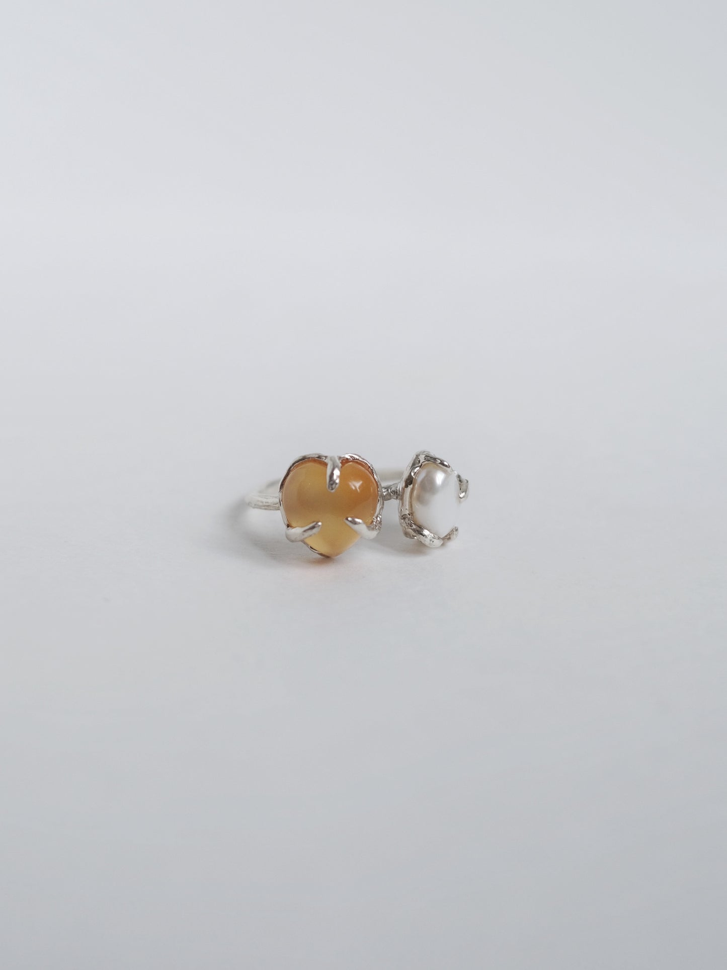 Ring with "Agate and pearls"