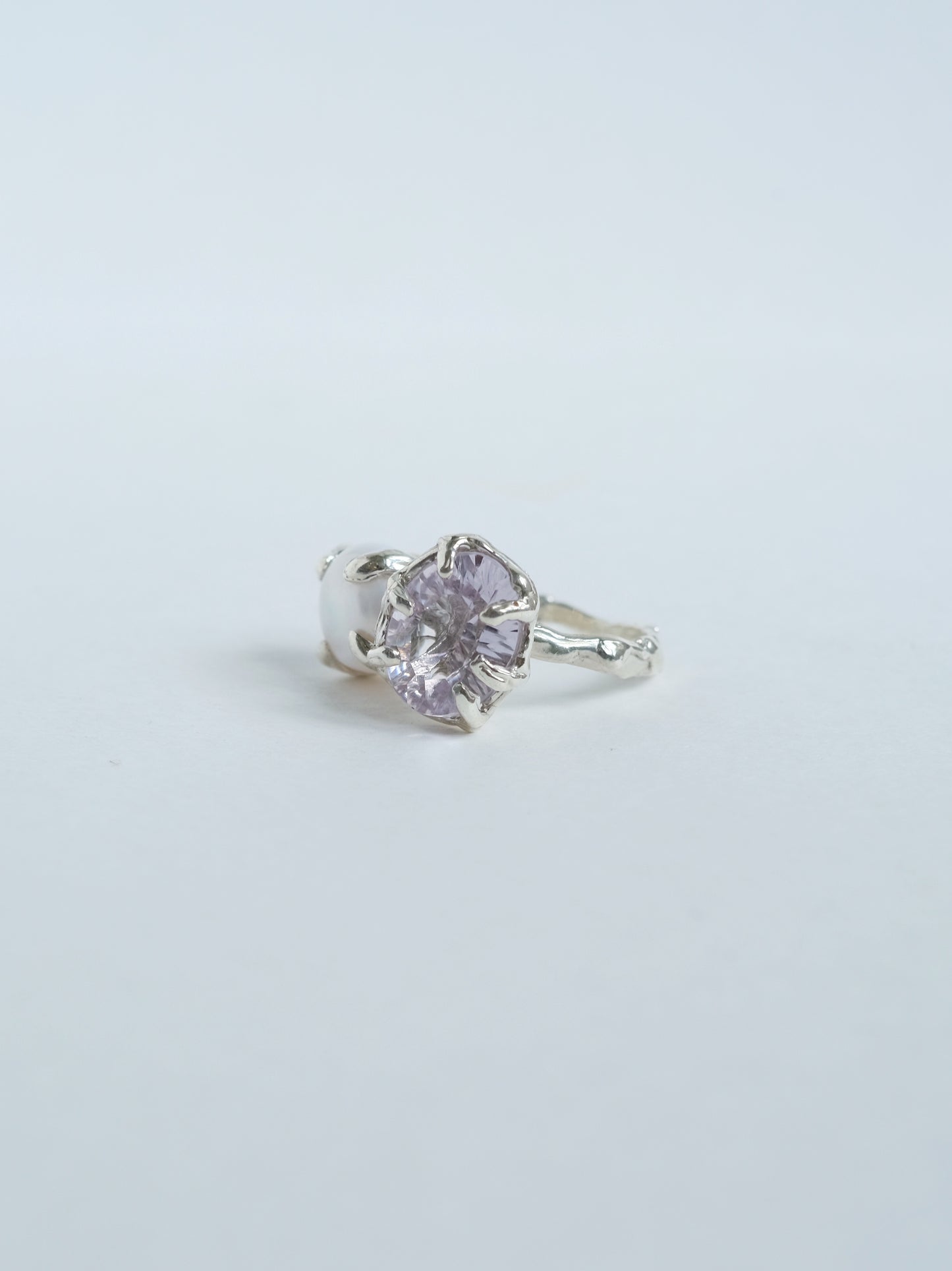 Ring with "Amethyst and pearls"