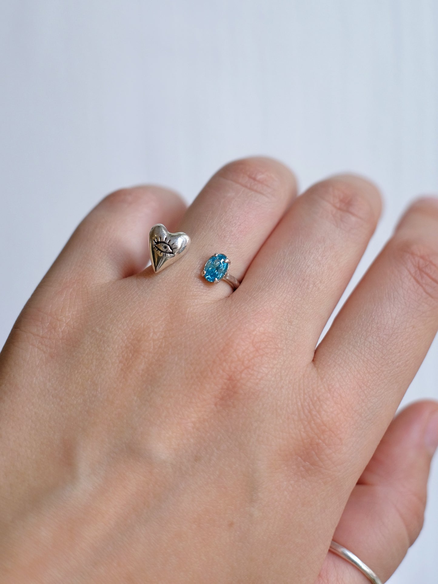 Ring Looking Heart with "Cubic zirconia"