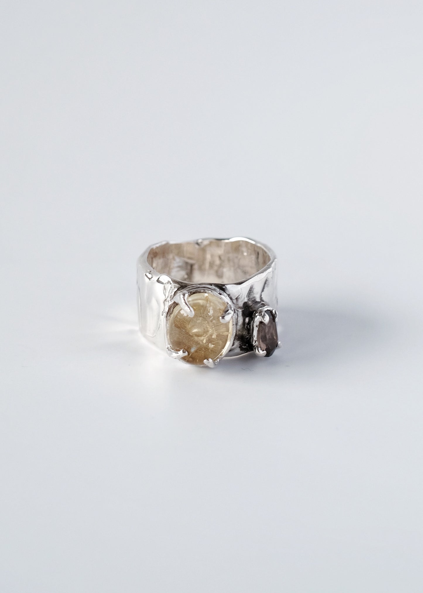 Breiter Ring mit Citrin und Rauchquarz
