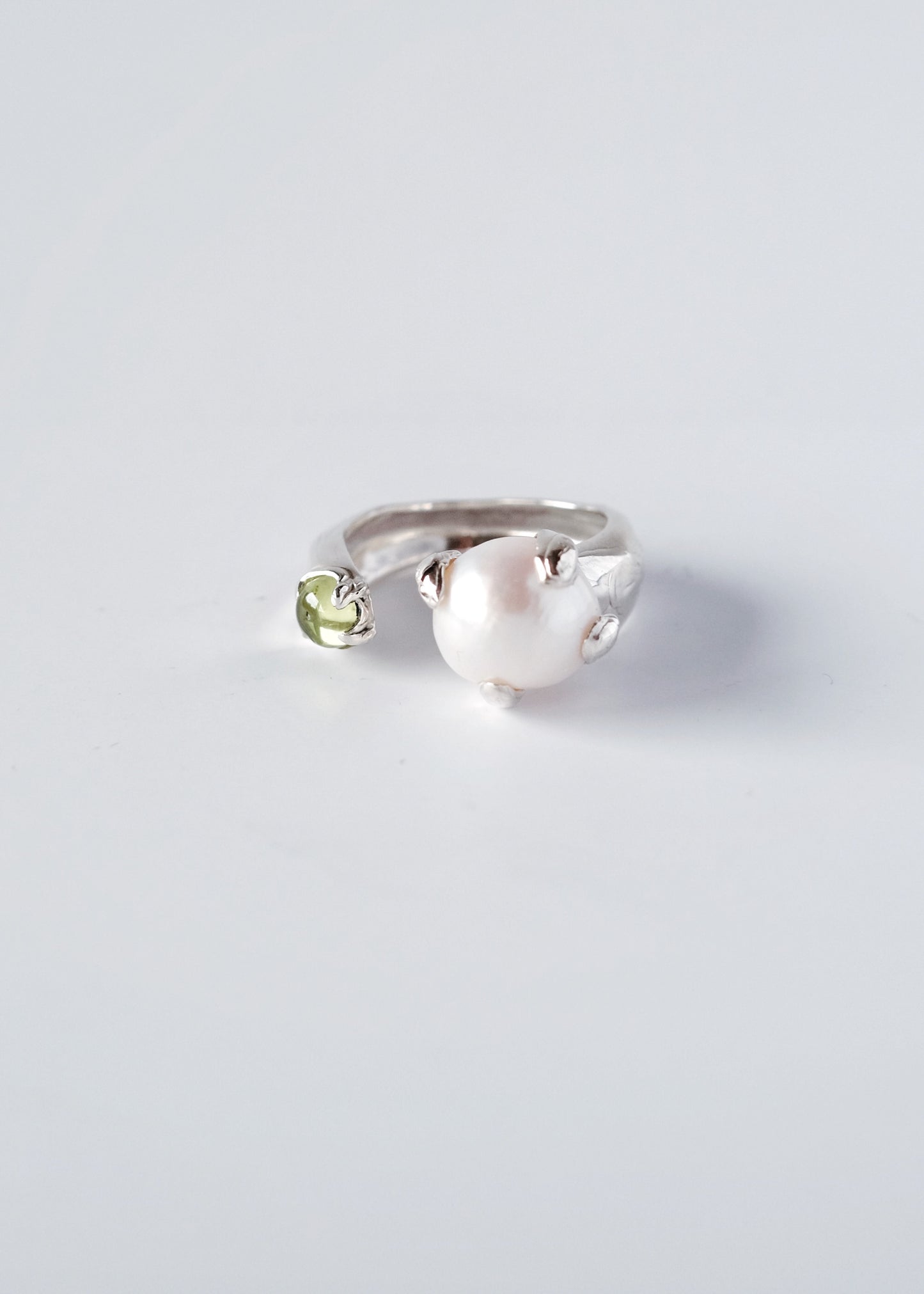 Ring mit Perle und Chrysolith