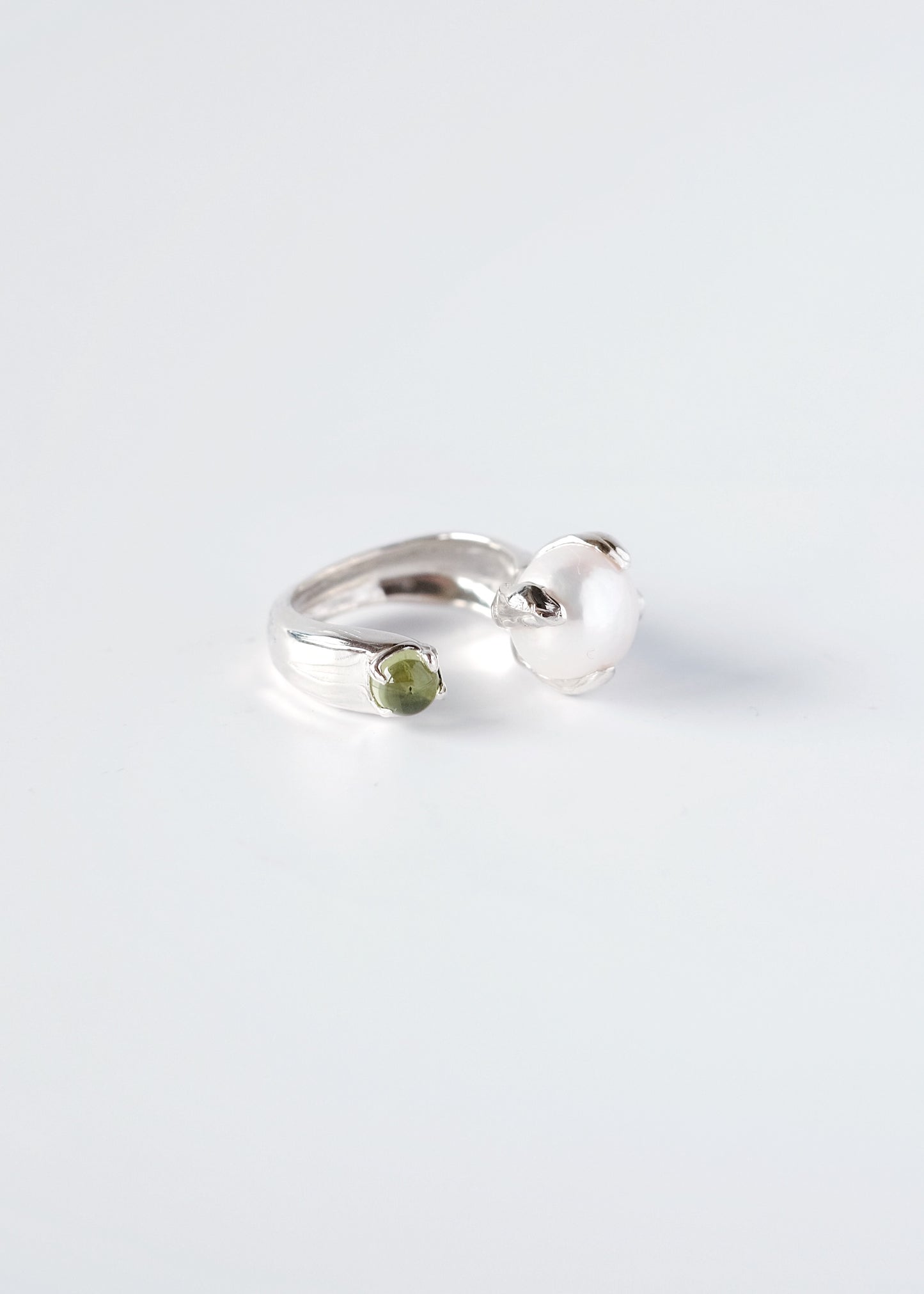 Ring mit Perle und Chrysolith