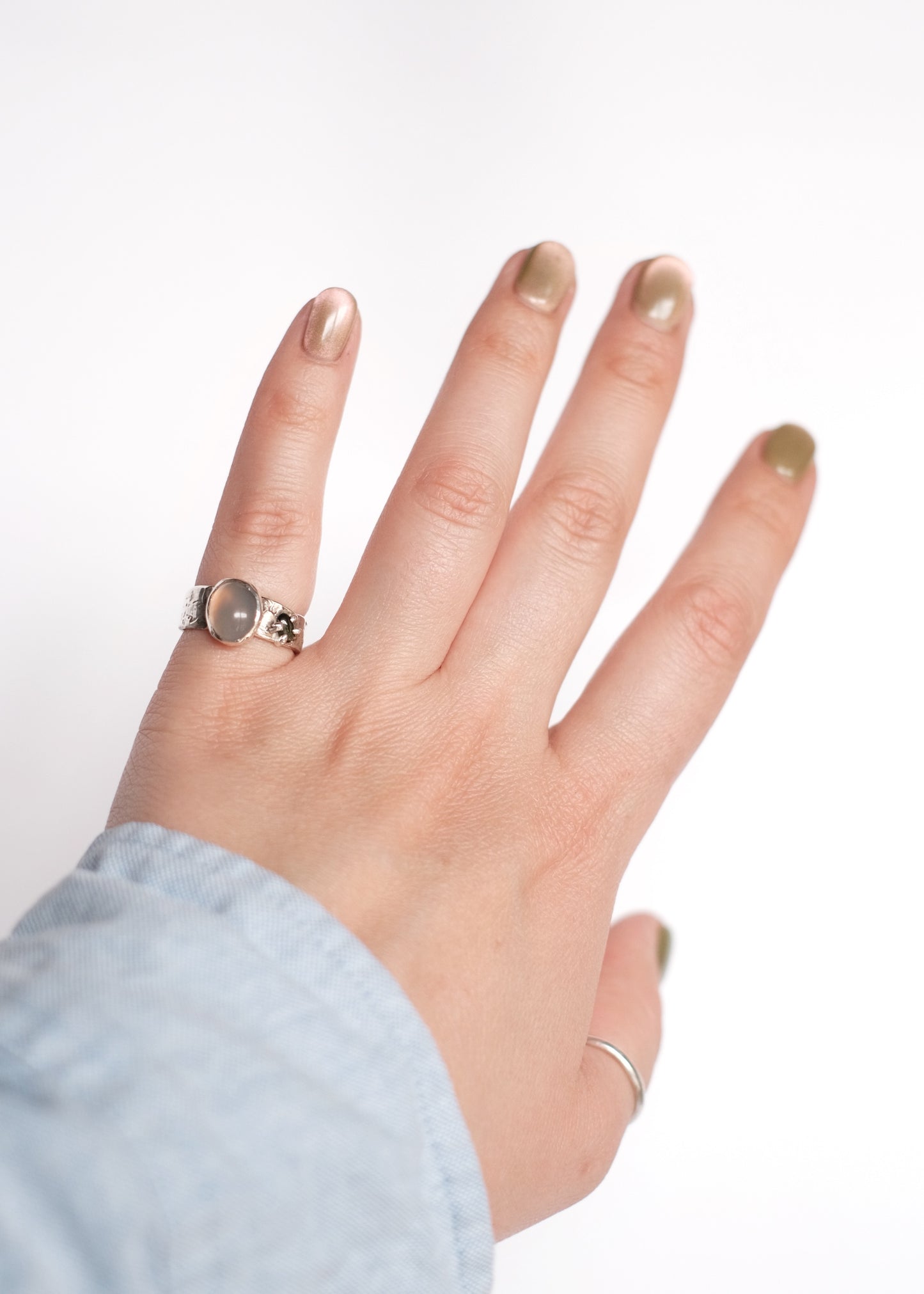 Ring mit Chalzedon und Turmalin