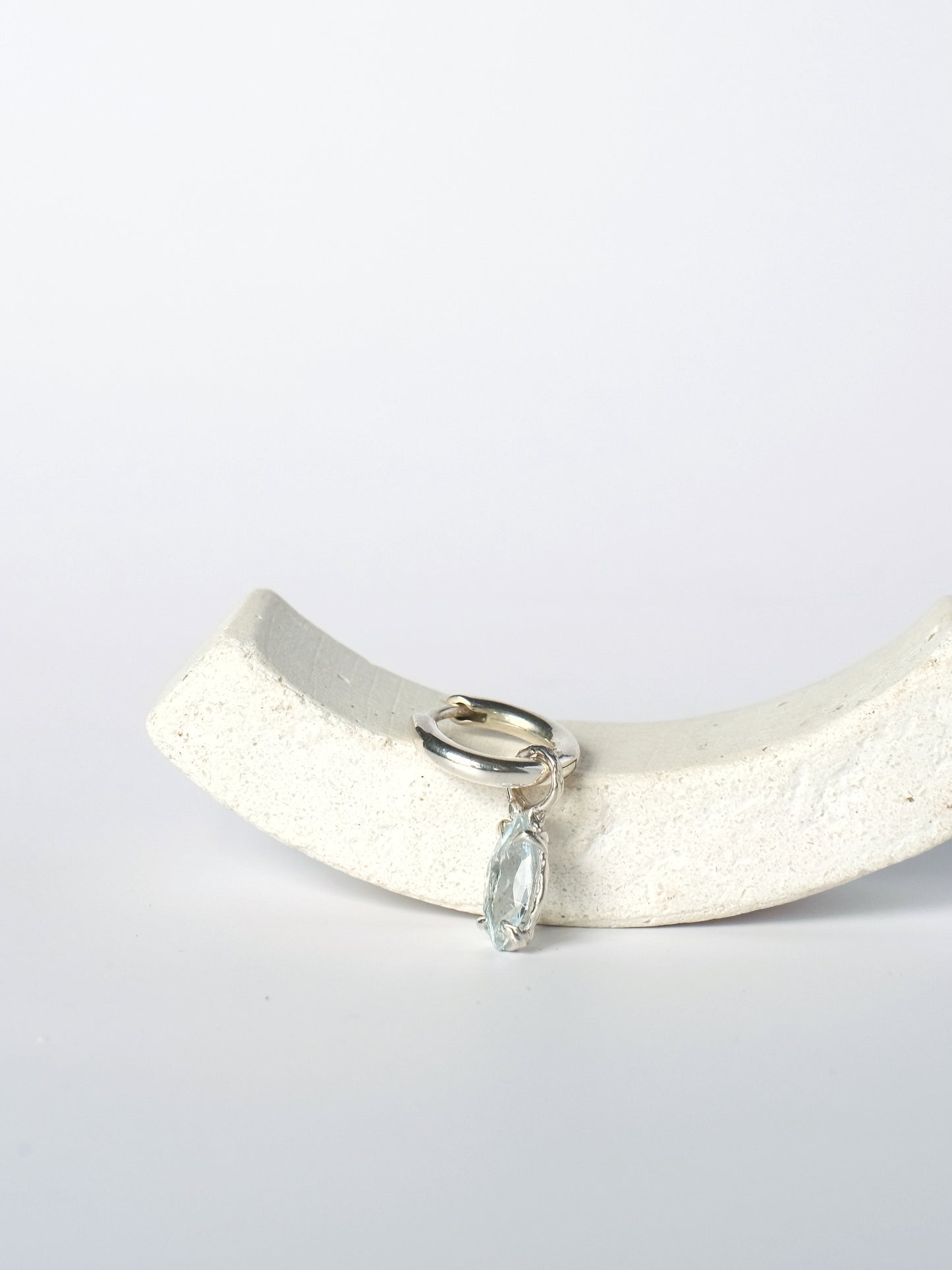 Mono Earring with Topaz