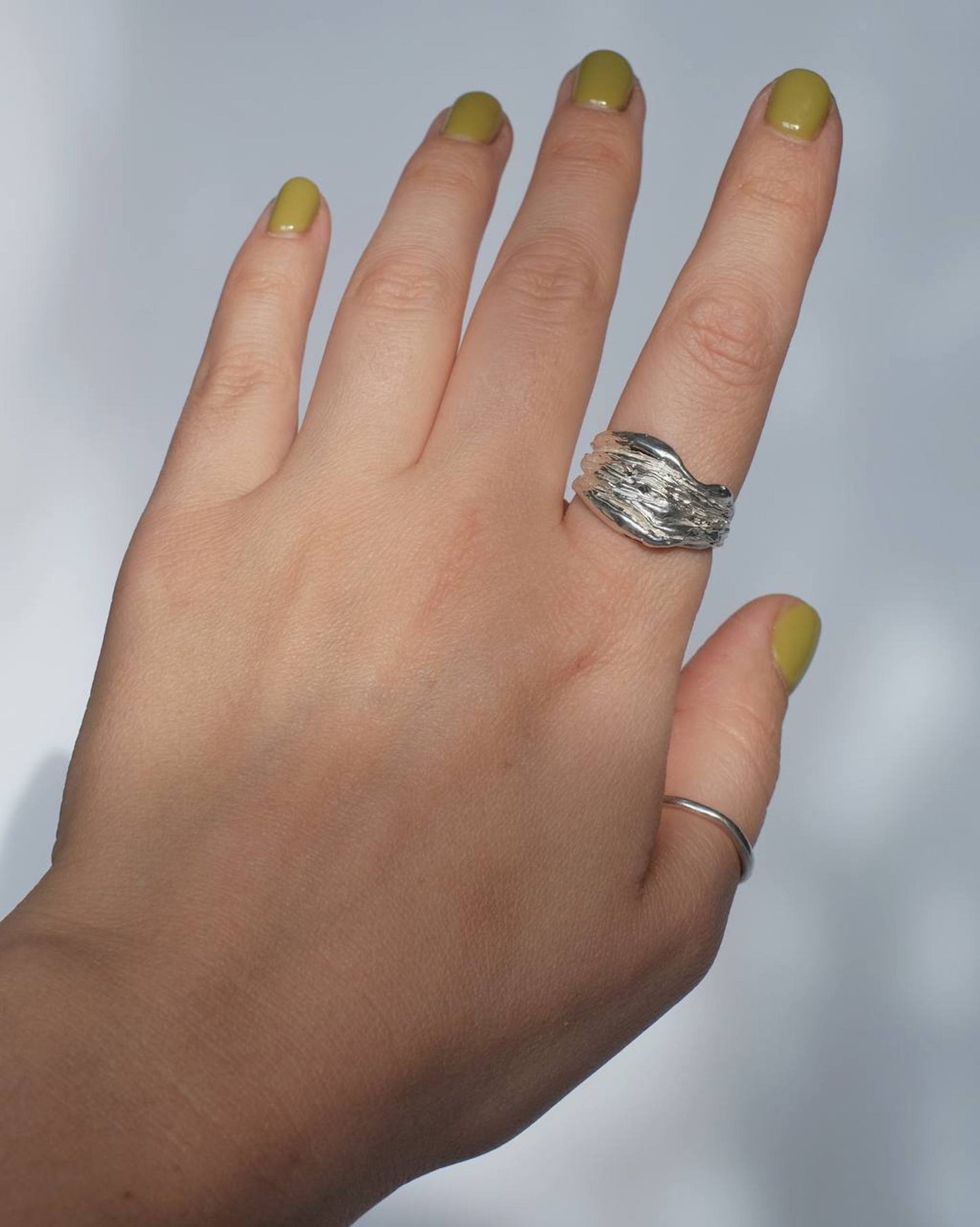 Ring "Khvylya" - Wellen-Siegelring aus Sterlingsilber