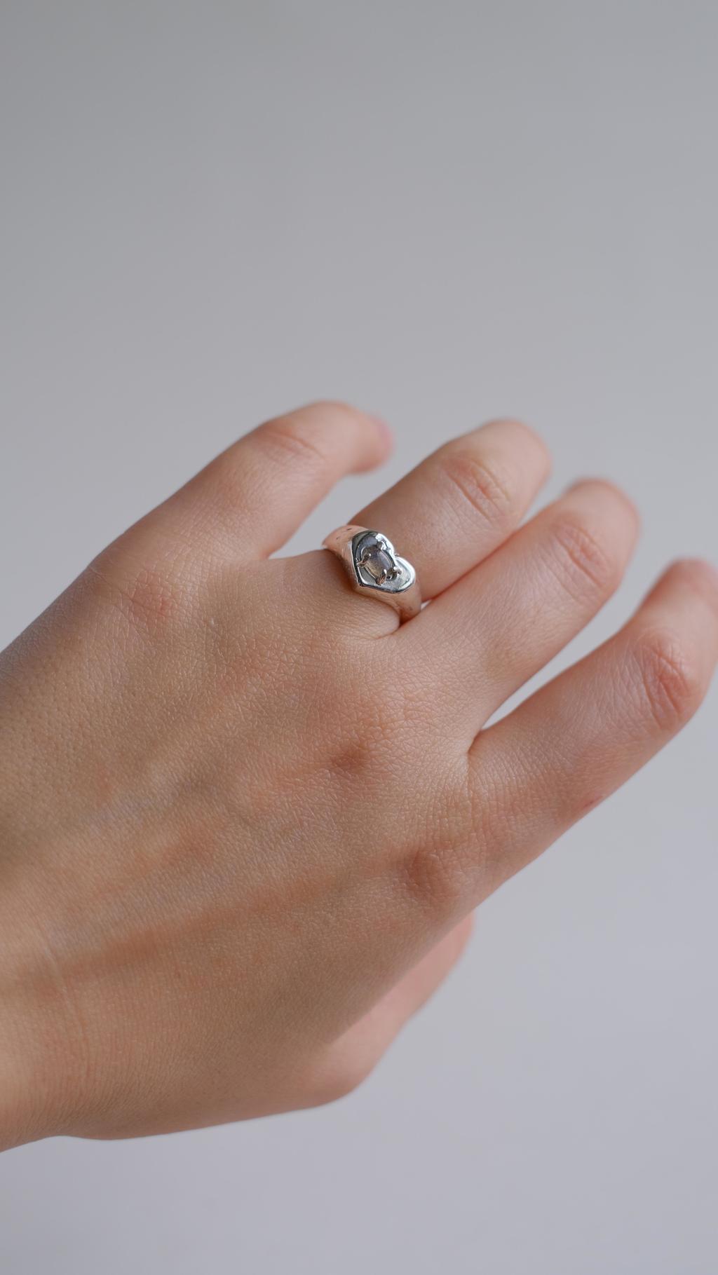 Ring with labradorite (5.5)